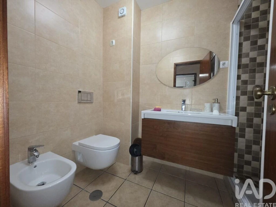 Apartamento T2 para Venda em Quelfes Foto 2