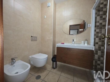 Apartamento T2 para Venda em Quelfes