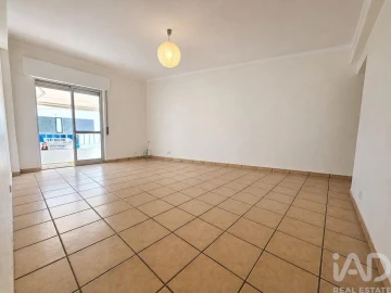 Apartamento T2 para Venda em Quelfes