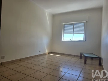 Apartamento T2 para Venda em Quelfes