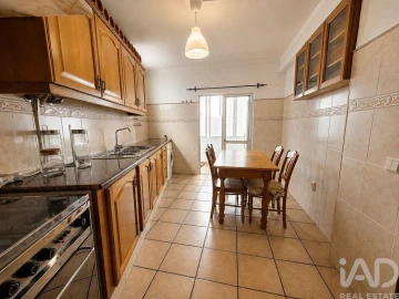 Apartamento T2 para Venda em Quelfes