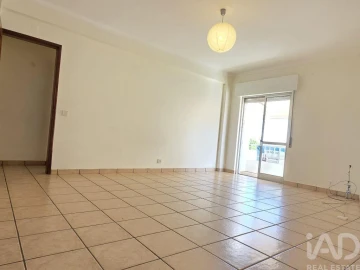 Apartamento T2 para Venda em Quelfes