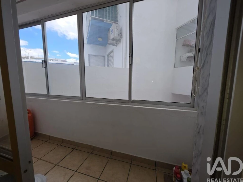 Apartamento T2 para Venda em Quelfes Foto 5
