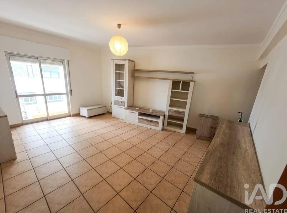 Apartamento T2 para Venda em Quelfes Foto 1