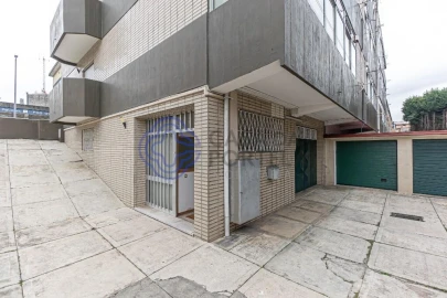 Armazém para Venda em Valongo