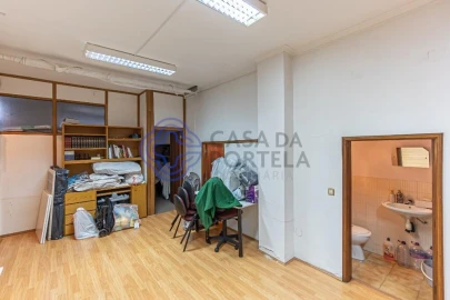 Armazém para Venda em Valongo