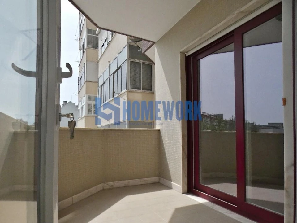 Apartamento T3 para Venda em São Domingos de Benfica Foto 4