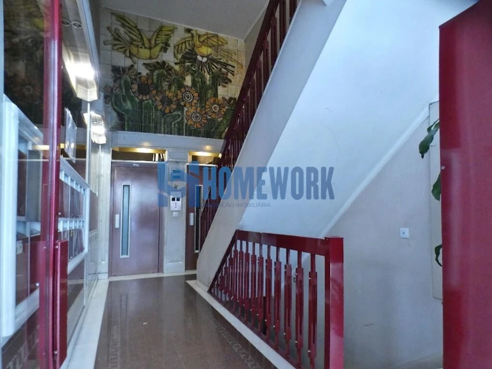Apartamento T3 para Venda em São Domingos de Benfica Foto 3