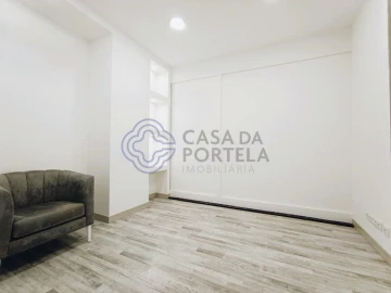 Loja para Venda em Gondomar (São Cosme), Valbom e Jovim