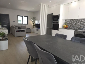 Moradia T2 para Venda em Quelfes