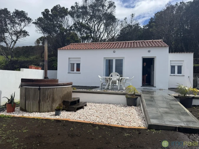 Moradia T3 para Venda em Capelo Foto 18