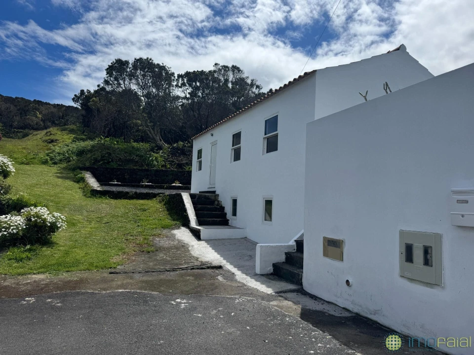 Moradia T3 para Venda em Capelo Foto 2