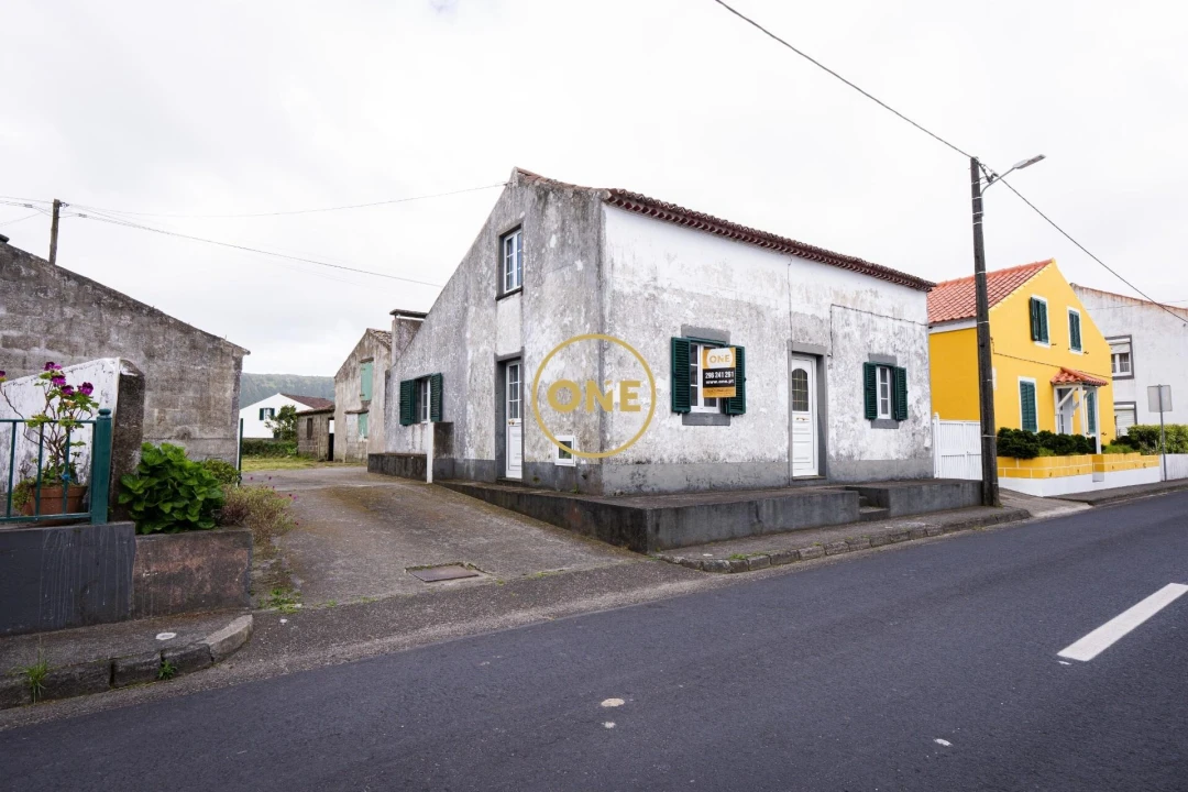 Moradia T2 para Venda em Sete Cidades Foto 1
