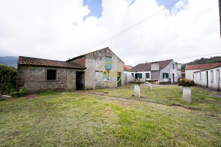Moradia T2 para Venda em Sete Cidades Foto 4