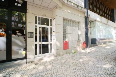 Loja para Arrendamento em Santo António