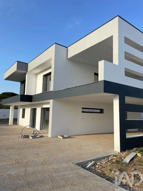 Moradia T4 para Venda em Santa Maria e São Miguel, São Martinho, São Pedro Penaferrim