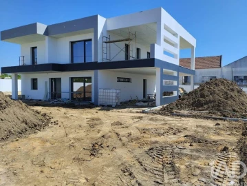 Moradia T4 para Venda em Santa Maria e São Miguel, São Martinho, São Pedro Penaferrim