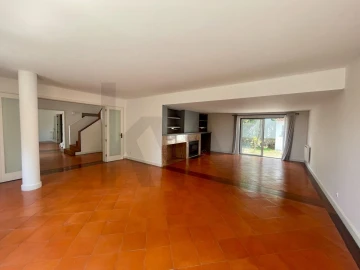 Moradia T5 para Arrendamento em Alcabideche