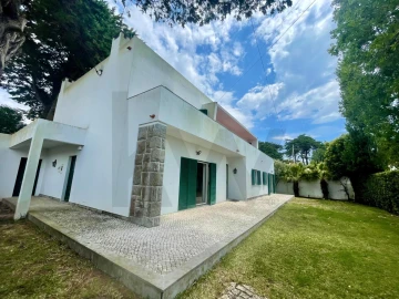 Moradia T5 para Arrendamento em Alcabideche