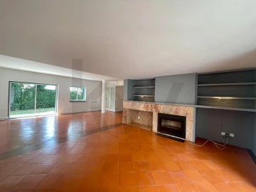 Moradia T5 para Arrendamento em Alcabideche