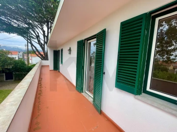 Moradia T5 para Arrendamento em Alcabideche