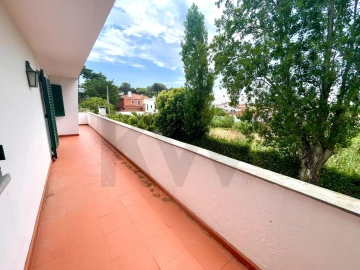 Moradia T5 para Arrendamento em Alcabideche