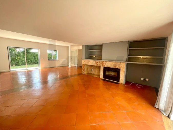 Moradia T5 para Arrendamento em Alcabideche Foto 4
