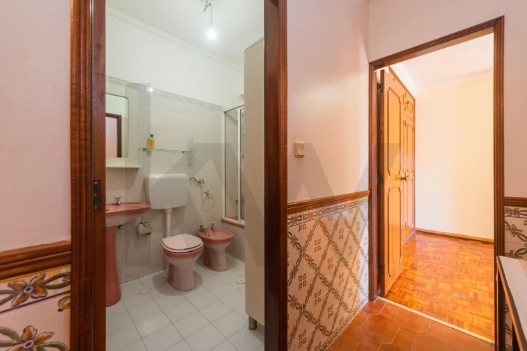 Apartamento T2 para Venda em Agualva e Mira-Sintra Foto 16