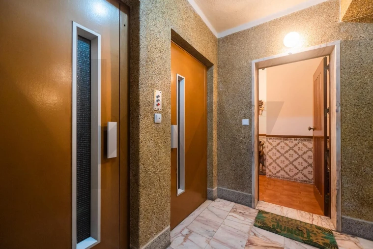 Apartamento T2 para Venda em Agualva e Mira-Sintra Foto 2