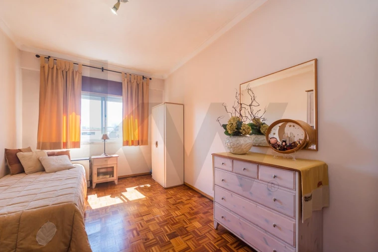 Apartamento T2 para Venda em Agualva e Mira-Sintra Foto 13