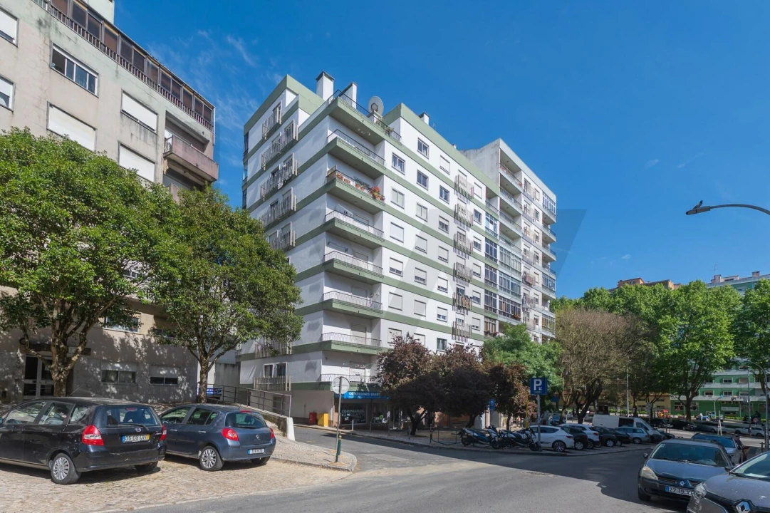 Apartamento T2 para Venda em Agualva e Mira-Sintra Foto 1