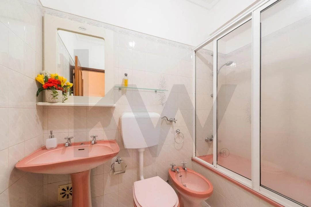 Apartamento T2 para Venda em Agualva e Mira-Sintra Foto 17