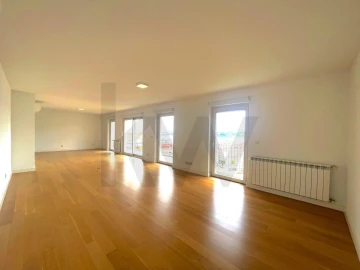 Apartamento T3 para Arrendamento em Estrela