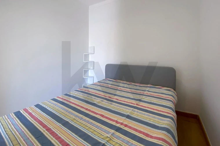 Apartamento T1 para Arrendamento em Campo de Ourique Foto 8