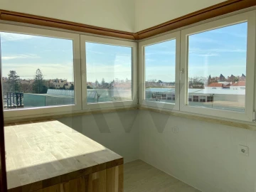 Apartamento T3 para Arrendamento em Carcavelos e Parede