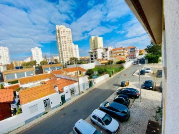 Apartamento T3 para Arrendamento em Carcavelos e Parede