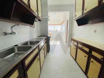 Apartamento T3 para Arrendamento em Carcavelos e Parede
