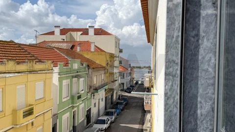 Apartamento T2 para Arrendamento em Seixal, Arrentela e Aldeia de Paio Pires