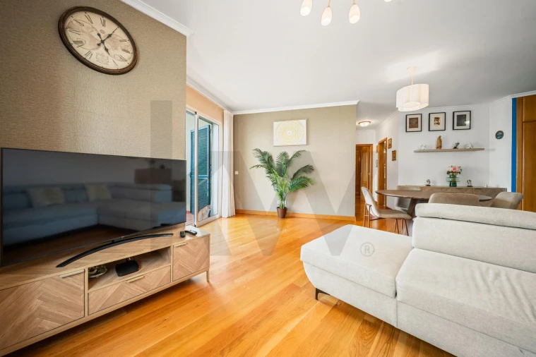 Apartamento T2 para Venda em Caniço Foto 5