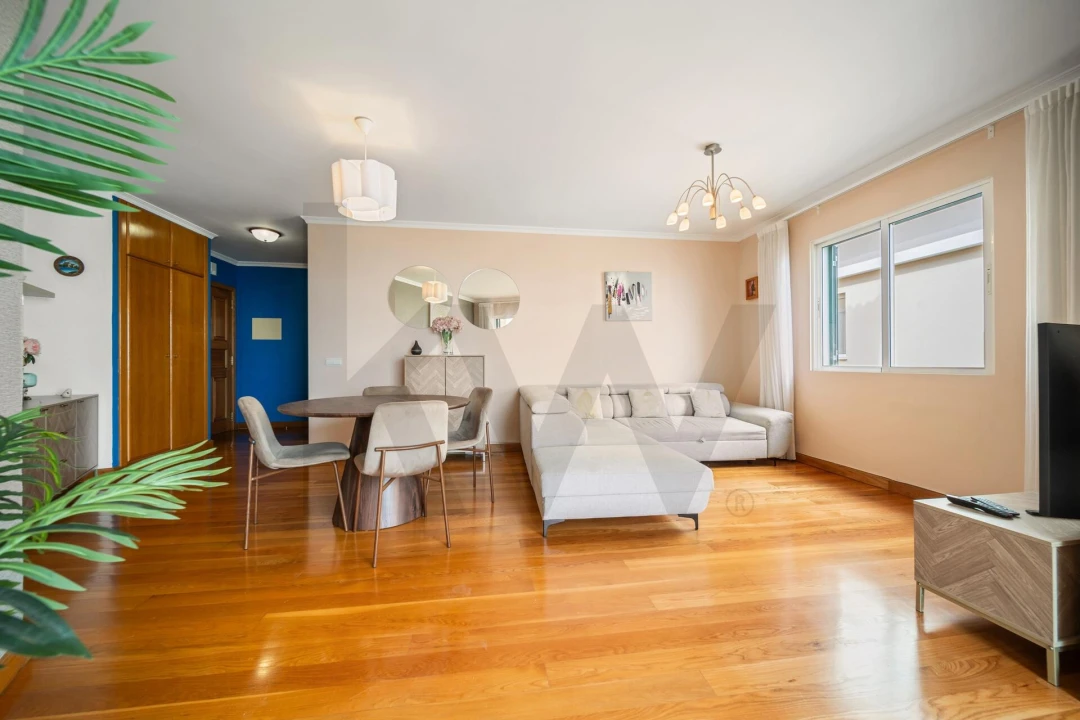 Apartamento T2 para Venda em Caniço Foto 2