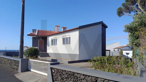 Moradia T3 para Venda em Porto Martins