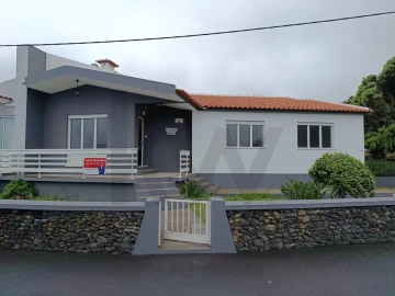 Moradia T3 para Venda em Porto Martins
