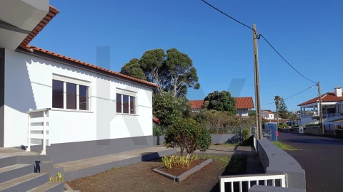 Moradia T3 para Venda em Porto Martins