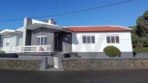 Moradia T3 para Venda em Porto Martins