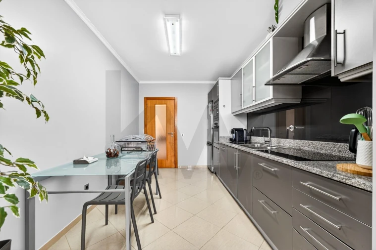 Apartamento T2 para Venda em Caniço Foto 7
