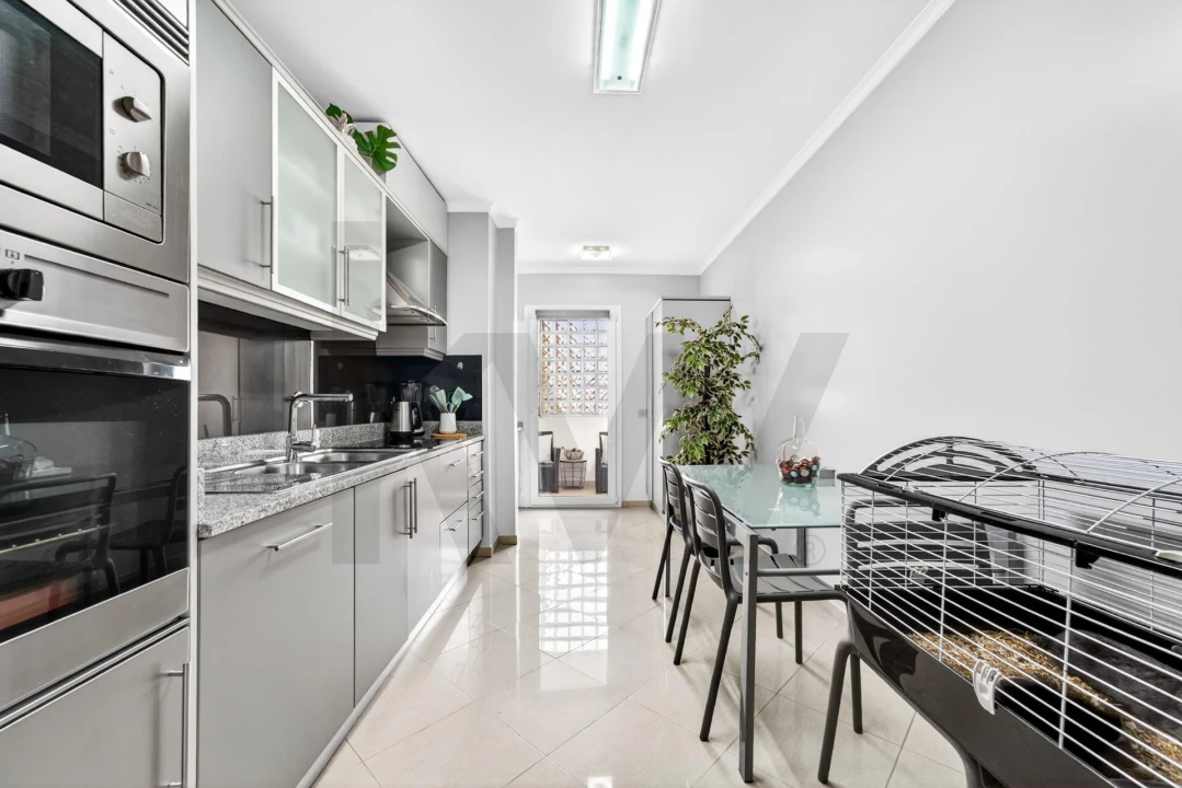 Apartamento T2 para Venda em Caniço Foto 6