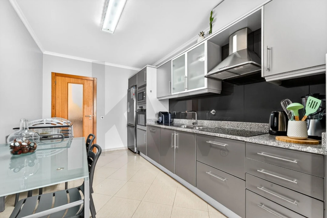 Apartamento T2 para Venda em Caniço Foto 33