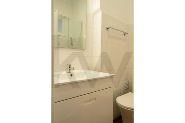Apartamento T1 para Arrendamento em Santa Clara Foto 8