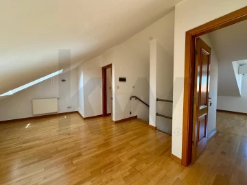 Moradia T5 para Arrendamento em Belém