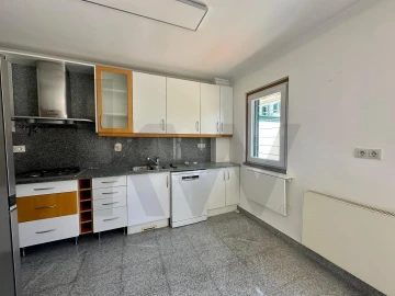Moradia T5 para Arrendamento em Belém